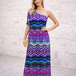 Maggie London-  London Times printed one shoulder dress ❤️